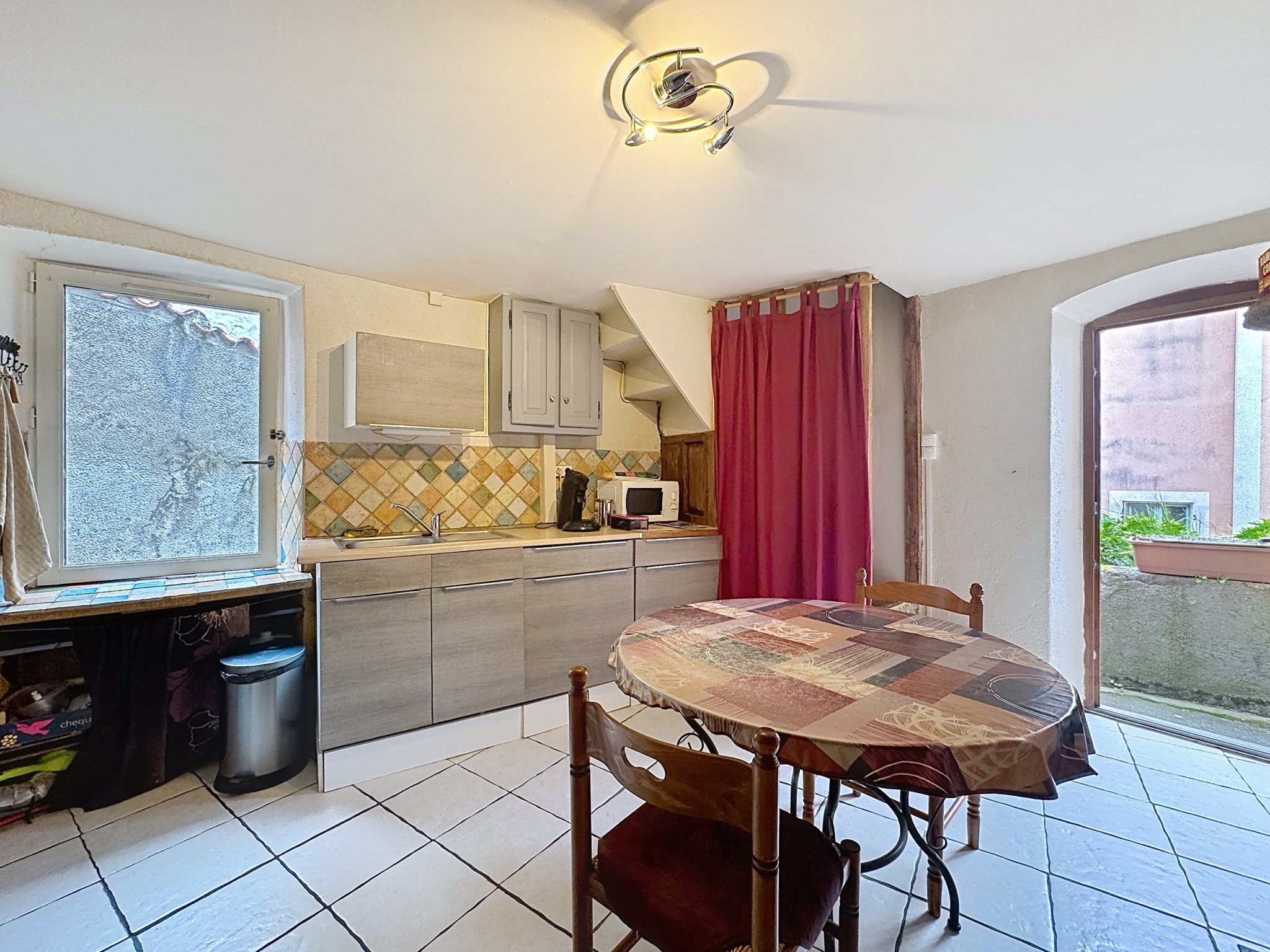 CHAMPEIX, maison avec garage moto à 2 pas du centre